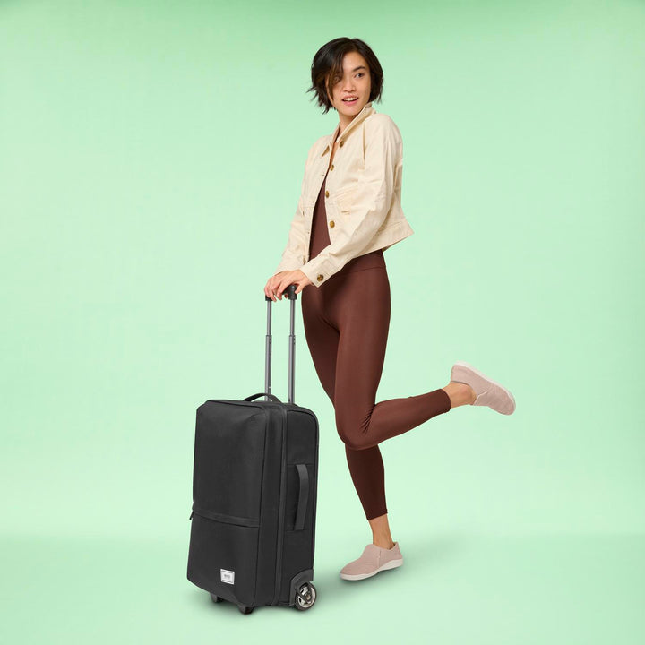 model using Solo Re:treat Carry-on in black